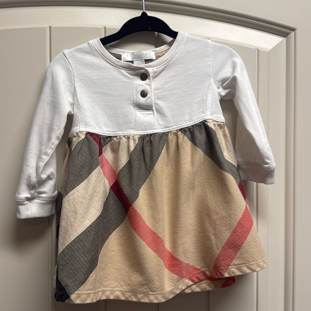 Burberry long sleeve dress with snap top. Size 6Mz